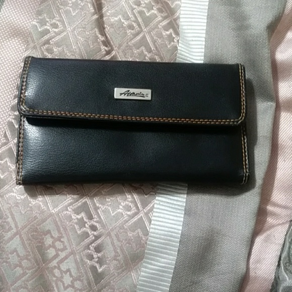 Wallet - Picture 2 of 3